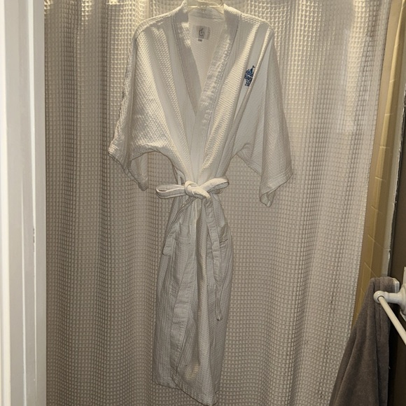 Disneyland Hotel 💯% Cotton Waffle Print Super absorbent Thick Quality Robe - Picture 2 of 11